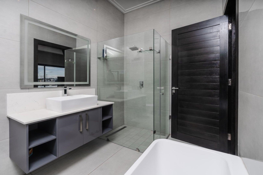 5 Bedroom Property for Sale in Midstream Ridge Gauteng