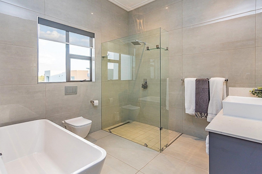 5 Bedroom Property for Sale in Midstream Ridge Gauteng