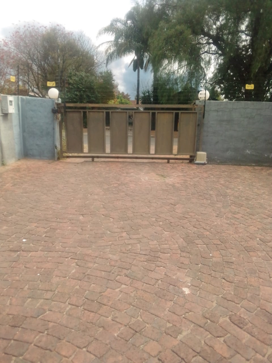 2 Bedroom Property for Sale in Pretoria North Gauteng