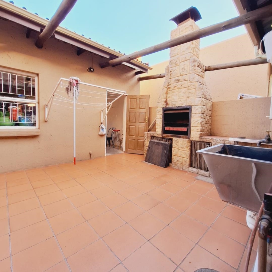 3 Bedroom Property for Sale in Edleen Gauteng