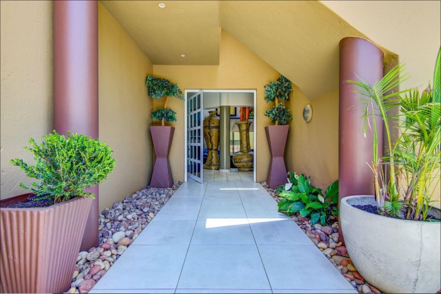 5 Bedroom Property for Sale in Glen Marais Gauteng