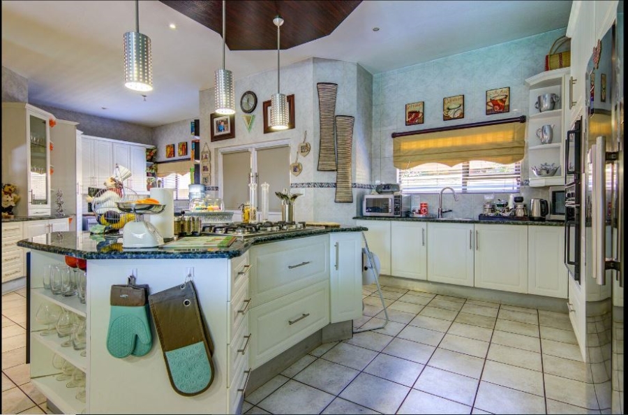 5 Bedroom Property for Sale in Glen Marais Gauteng