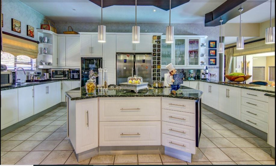 5 Bedroom Property for Sale in Glen Marais Gauteng