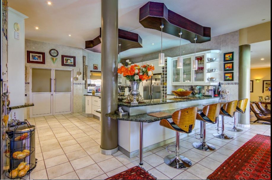 5 Bedroom Property for Sale in Glen Marais Gauteng