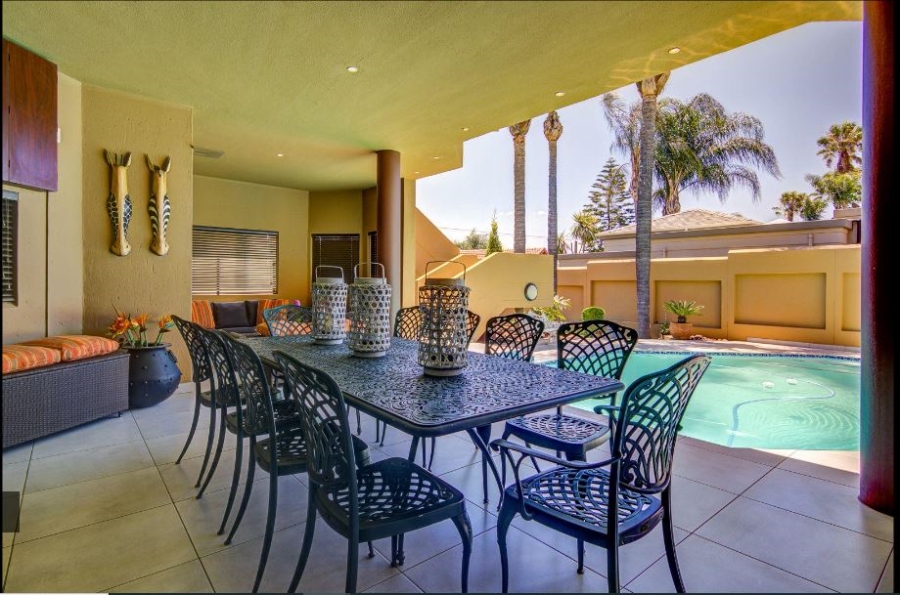 5 Bedroom Property for Sale in Glen Marais Gauteng