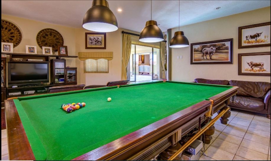 5 Bedroom Property for Sale in Glen Marais Gauteng