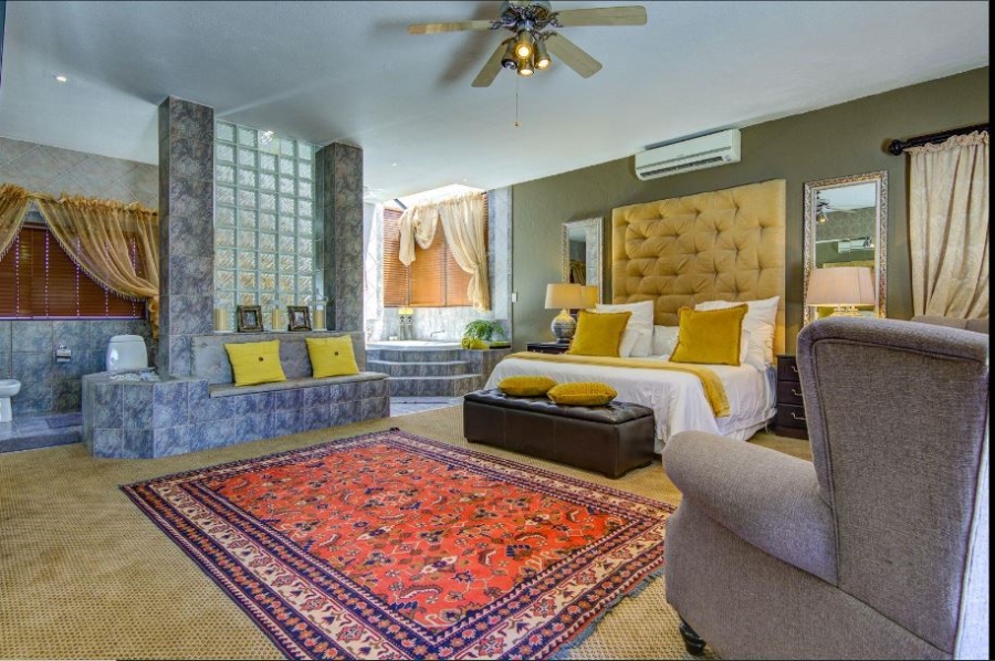 5 Bedroom Property for Sale in Glen Marais Gauteng