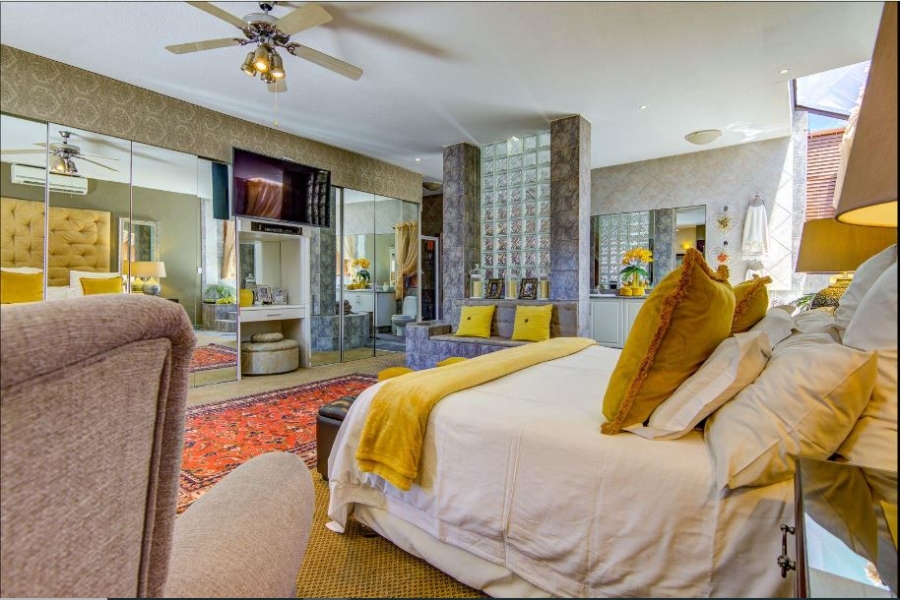 5 Bedroom Property for Sale in Glen Marais Gauteng