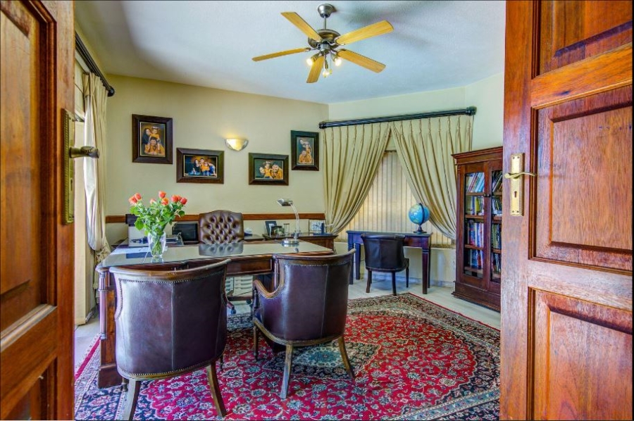 5 Bedroom Property for Sale in Glen Marais Gauteng
