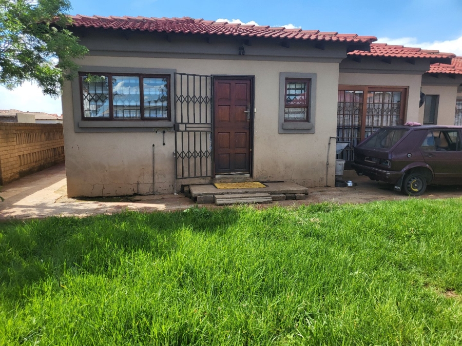 5 Bedroom Property for Sale in Spruit View Gauteng