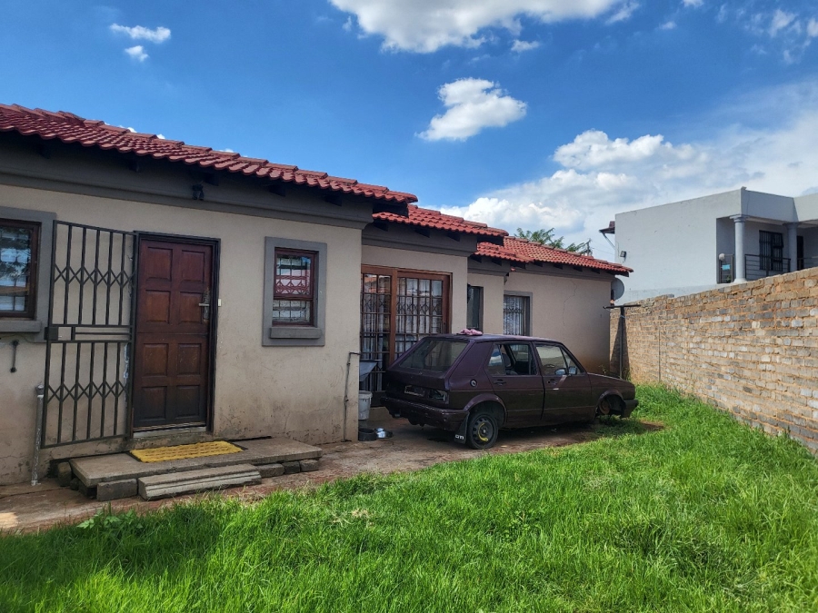 5 Bedroom Property for Sale in Spruit View Gauteng