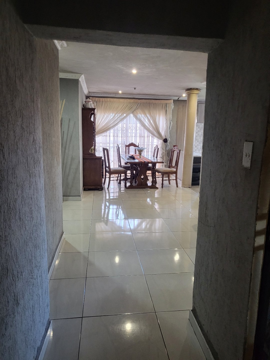 5 Bedroom Property for Sale in Spruit View Gauteng