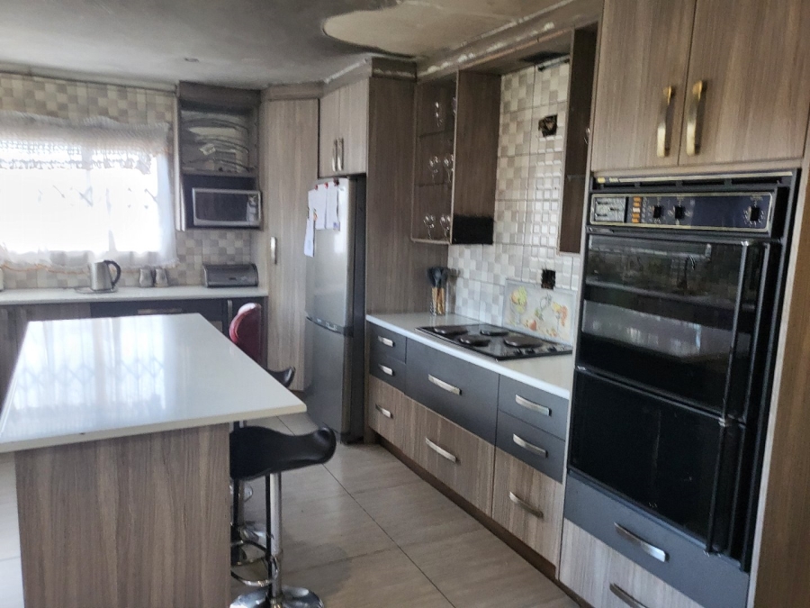 5 Bedroom Property for Sale in Spruit View Gauteng