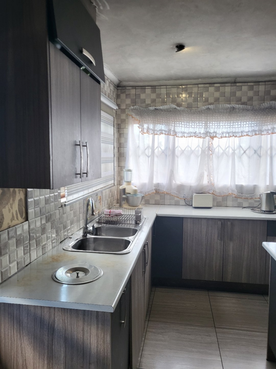 5 Bedroom Property for Sale in Spruit View Gauteng