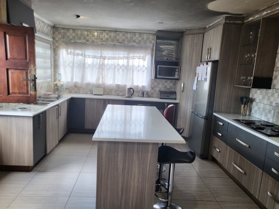 5 Bedroom Property for Sale in Spruit View Gauteng