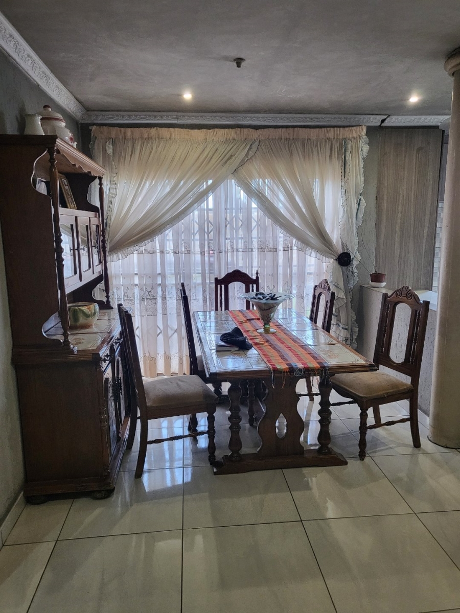 5 Bedroom Property for Sale in Spruit View Gauteng