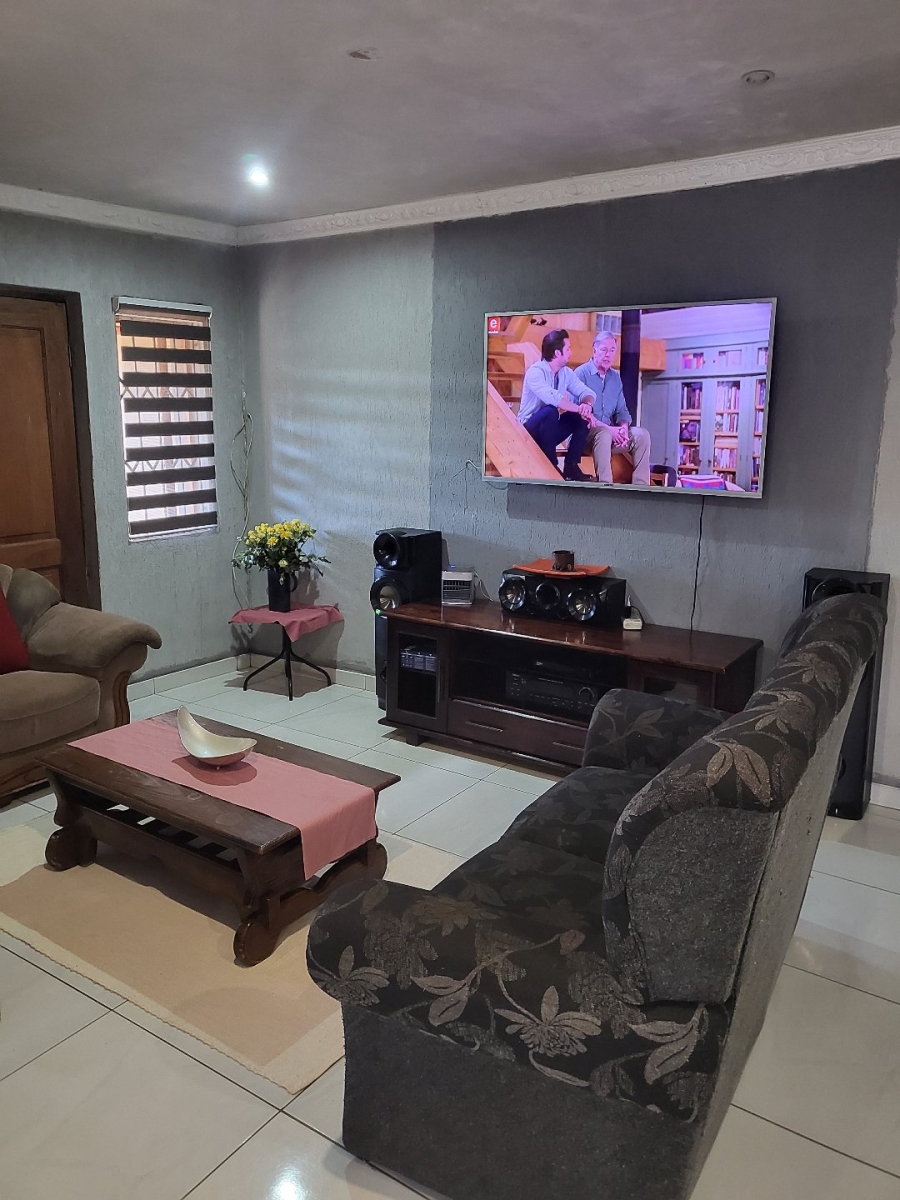 5 Bedroom Property for Sale in Spruit View Gauteng