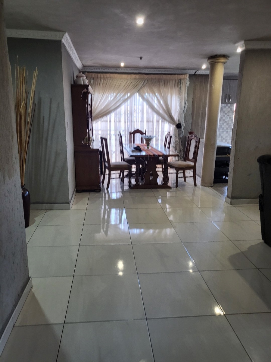 5 Bedroom Property for Sale in Spruit View Gauteng