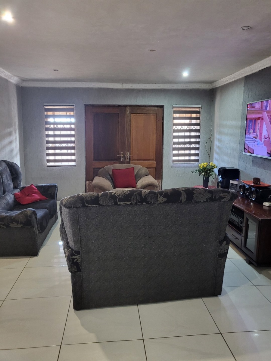 5 Bedroom Property for Sale in Spruit View Gauteng