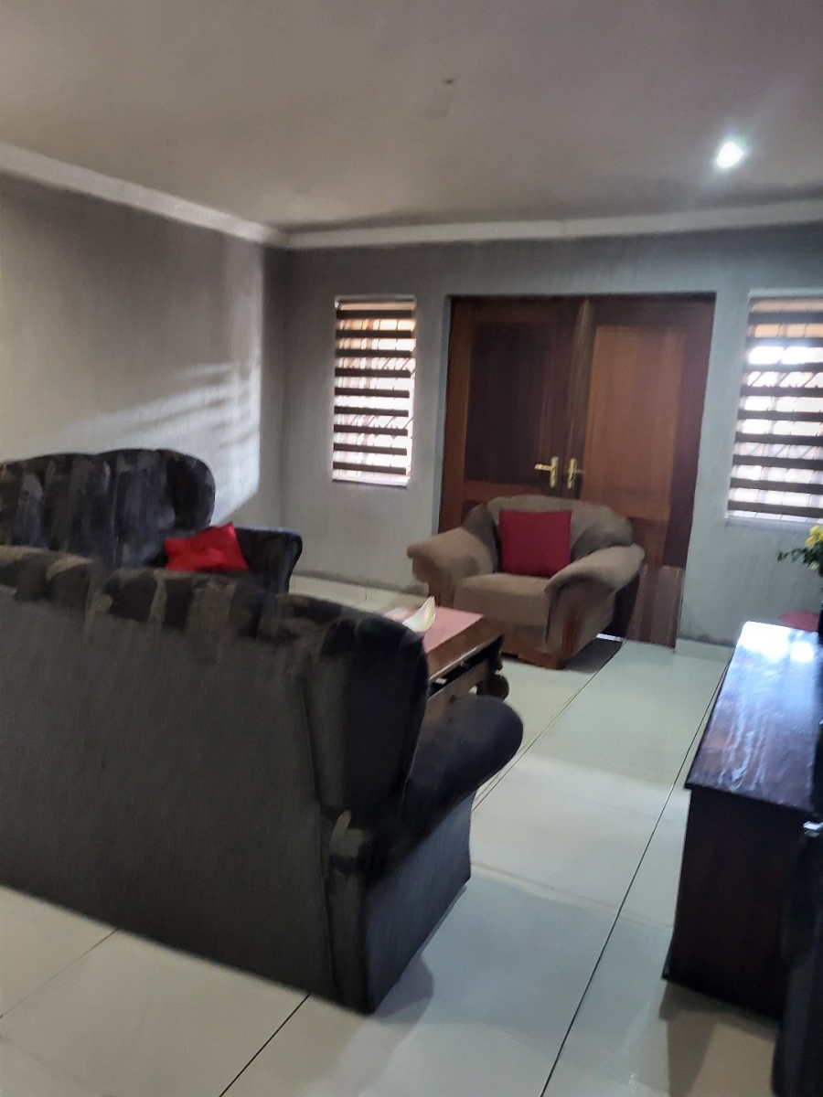 5 Bedroom Property for Sale in Spruit View Gauteng