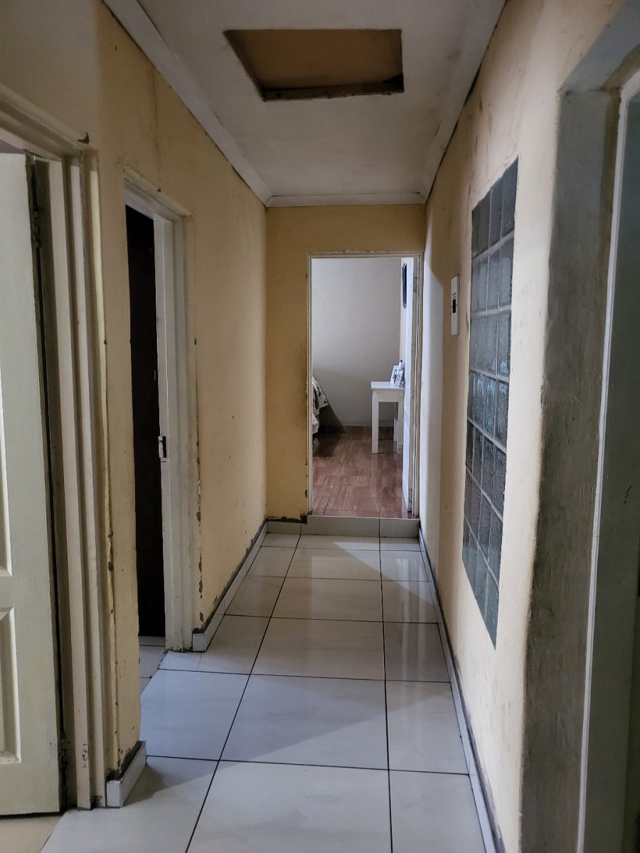 5 Bedroom Property for Sale in Spruit View Gauteng