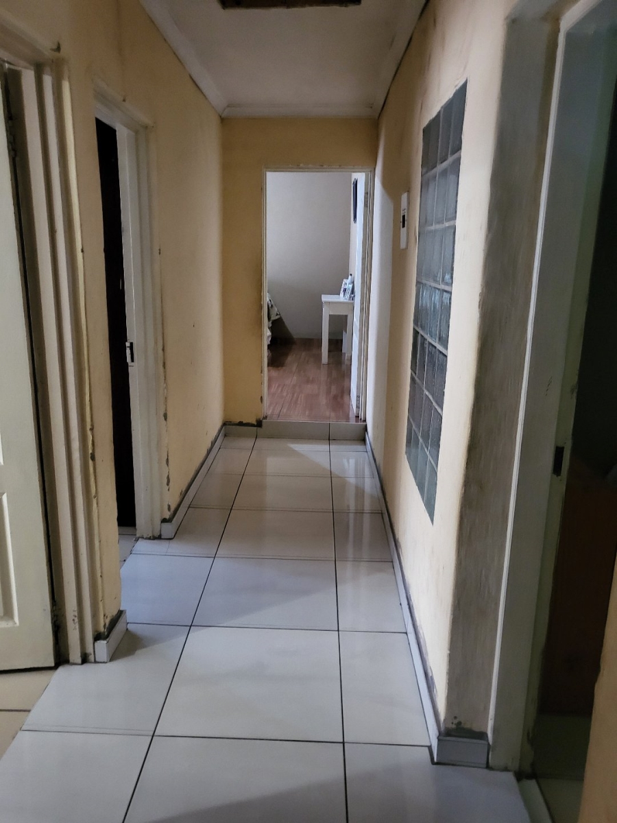 5 Bedroom Property for Sale in Spruit View Gauteng