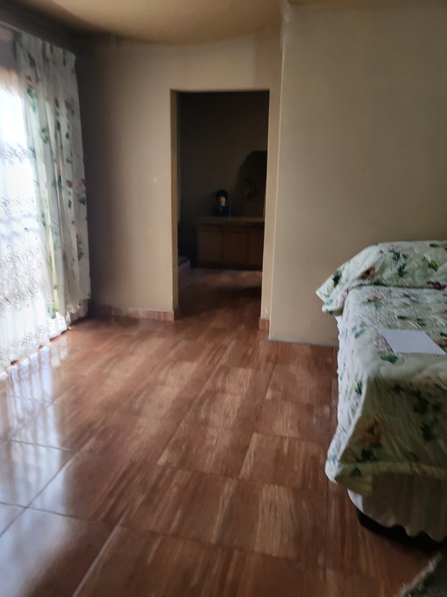 5 Bedroom Property for Sale in Spruit View Gauteng
