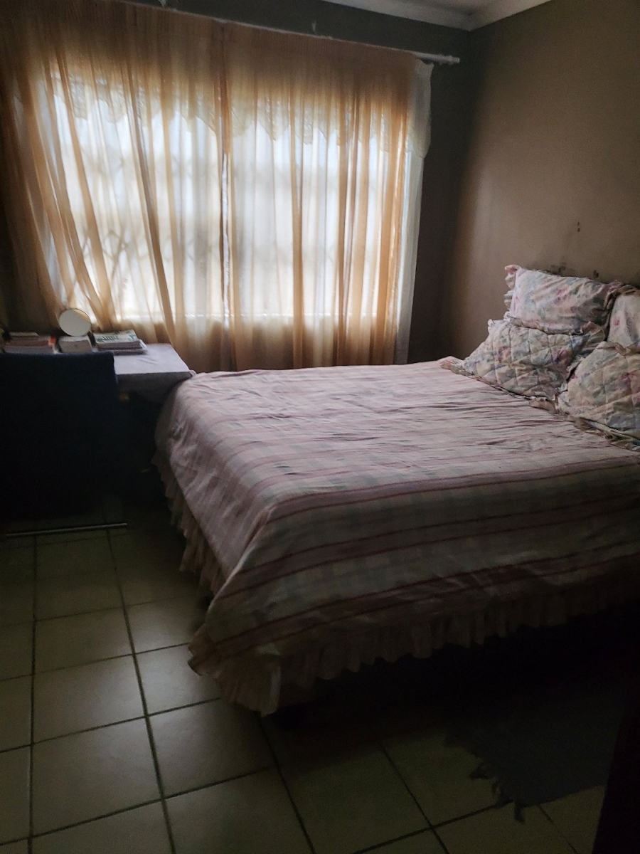5 Bedroom Property for Sale in Spruit View Gauteng