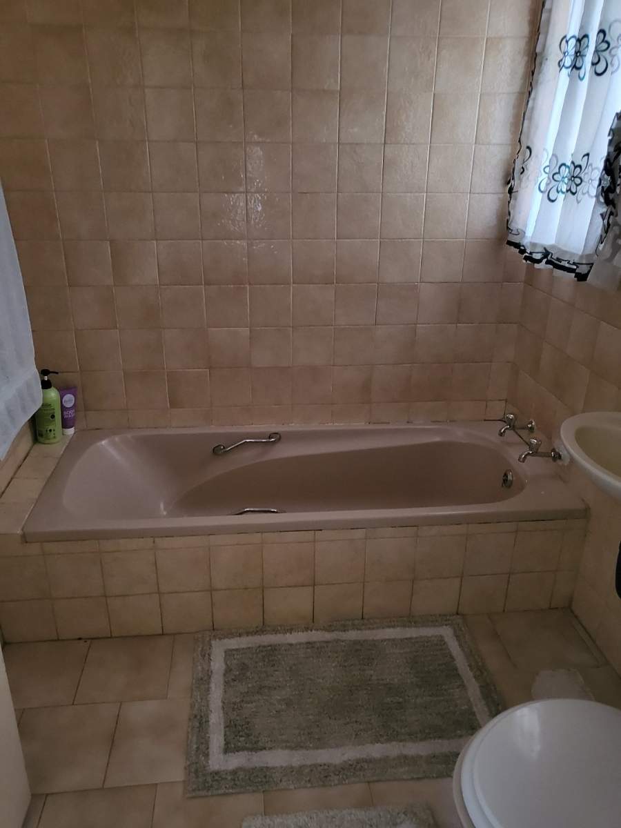 5 Bedroom Property for Sale in Spruit View Gauteng