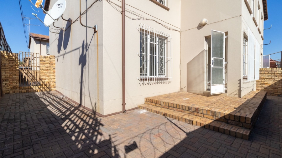 2 Bedroom Property for Sale in New Redruth Gauteng