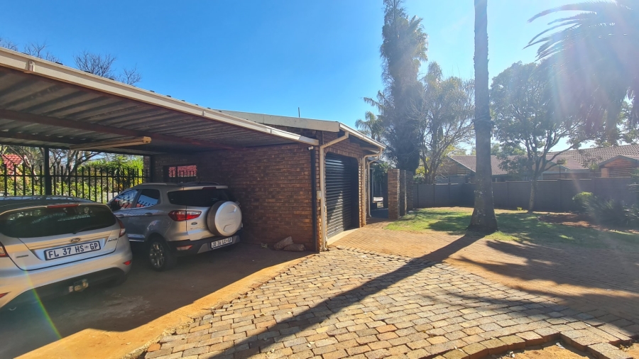 3 Bedroom Property for Sale in Rooihuiskraal Gauteng
