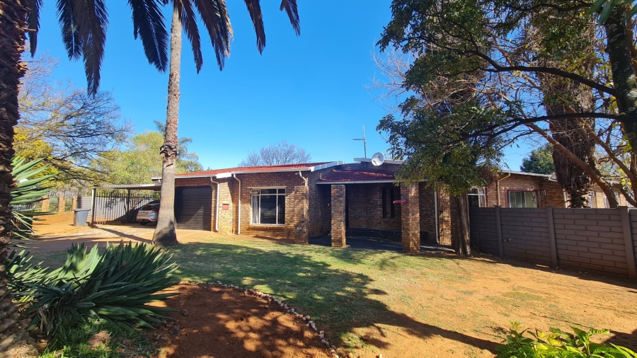 3 Bedroom Property for Sale in Rooihuiskraal Gauteng