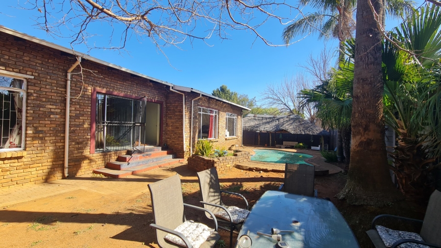 3 Bedroom Property for Sale in Rooihuiskraal Gauteng