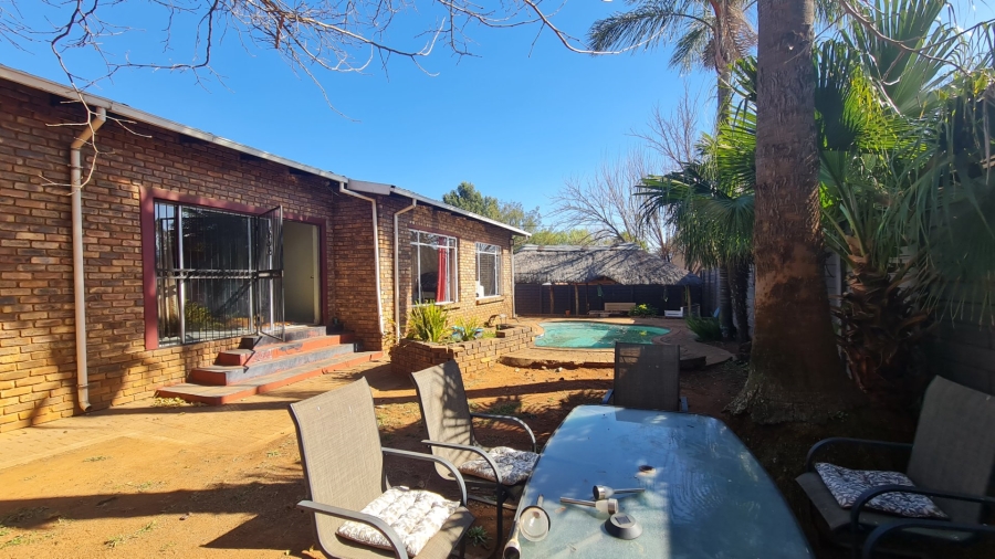 3 Bedroom Property for Sale in Rooihuiskraal Gauteng