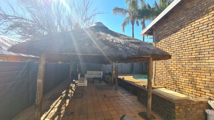 3 Bedroom Property for Sale in Rooihuiskraal Gauteng
