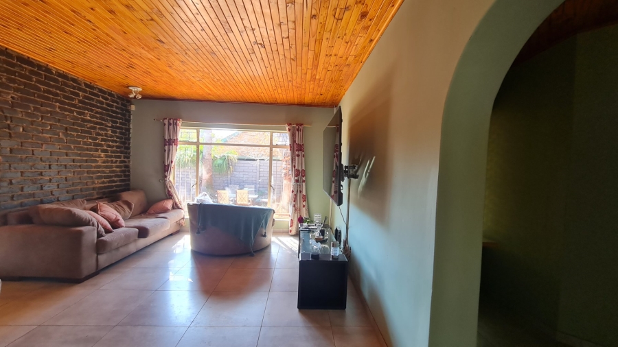 3 Bedroom Property for Sale in Rooihuiskraal Gauteng