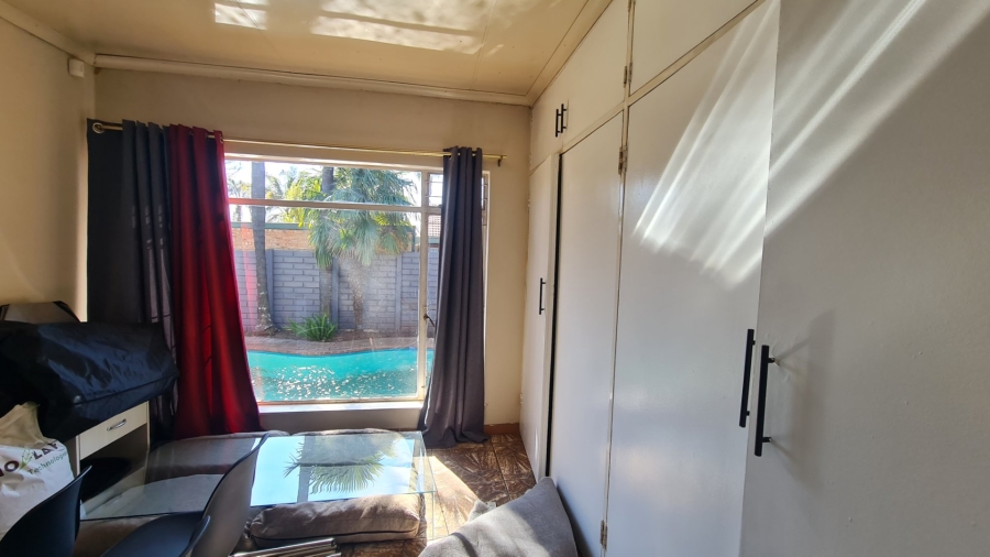 3 Bedroom Property for Sale in Rooihuiskraal Gauteng