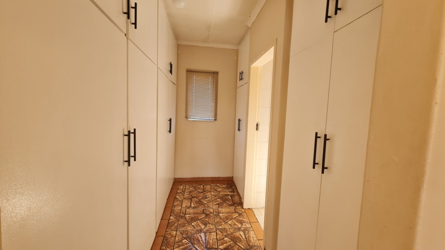3 Bedroom Property for Sale in Rooihuiskraal Gauteng