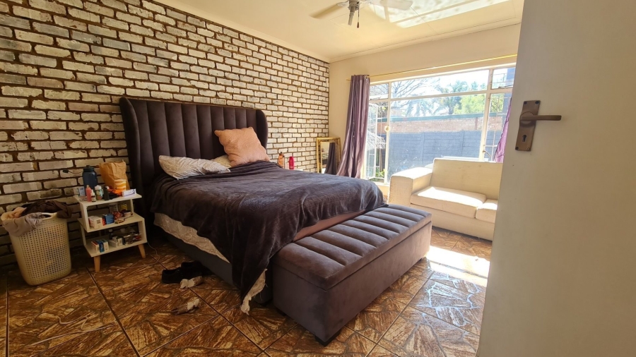 3 Bedroom Property for Sale in Rooihuiskraal Gauteng