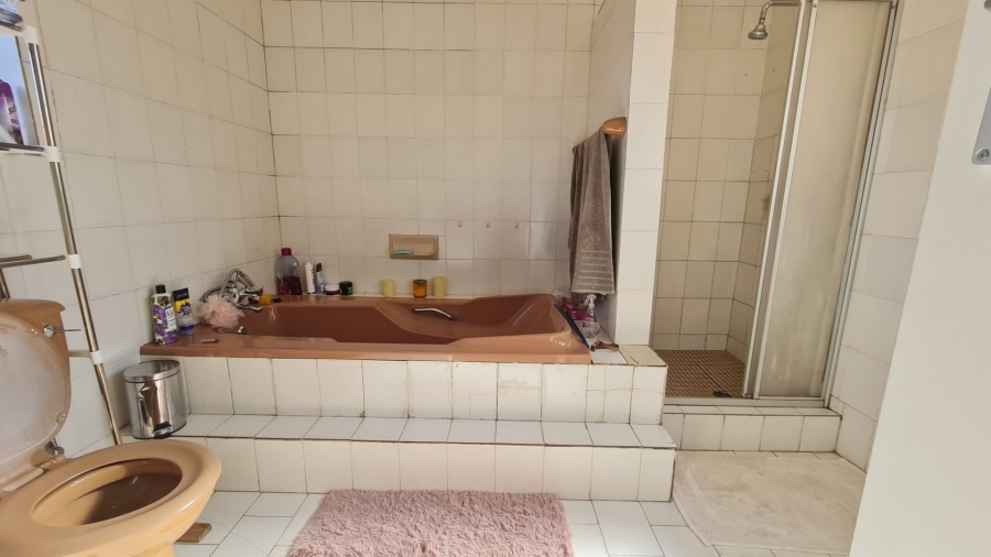 3 Bedroom Property for Sale in Rooihuiskraal Gauteng