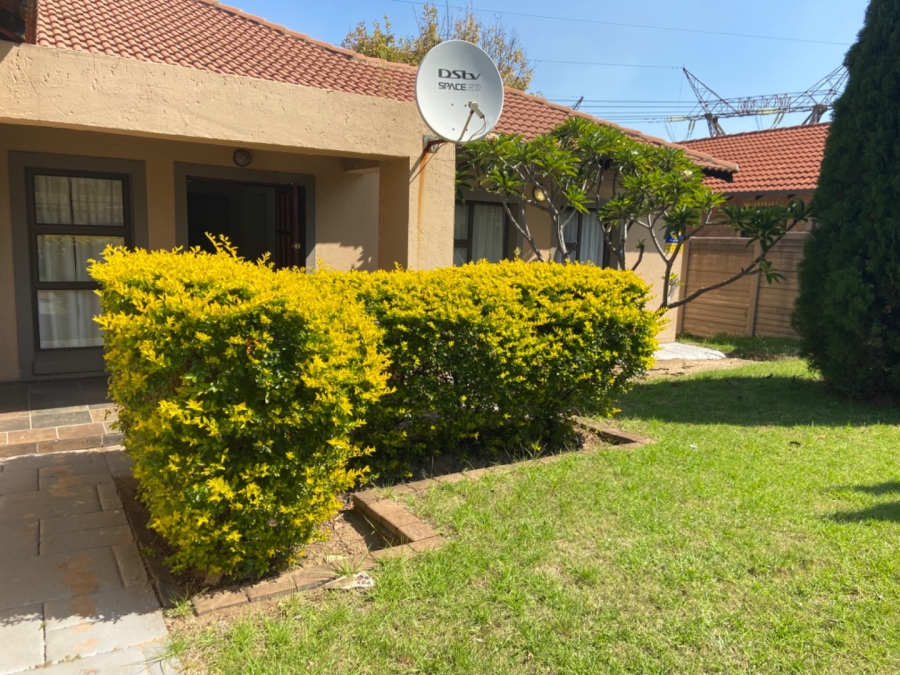 3 Bedroom Property for Sale in Rooihuiskraal Gauteng
