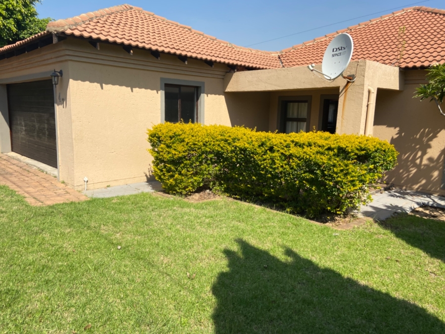 3 Bedroom Property for Sale in Rooihuiskraal Gauteng
