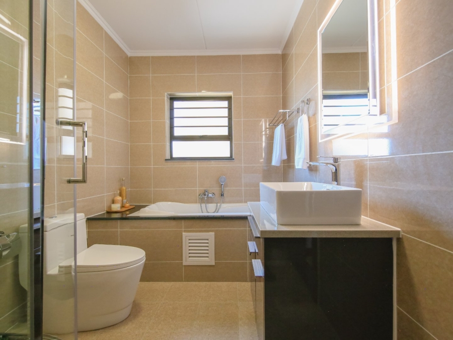 To Let 3 Bedroom Property for Rent in Blue Hills Gauteng