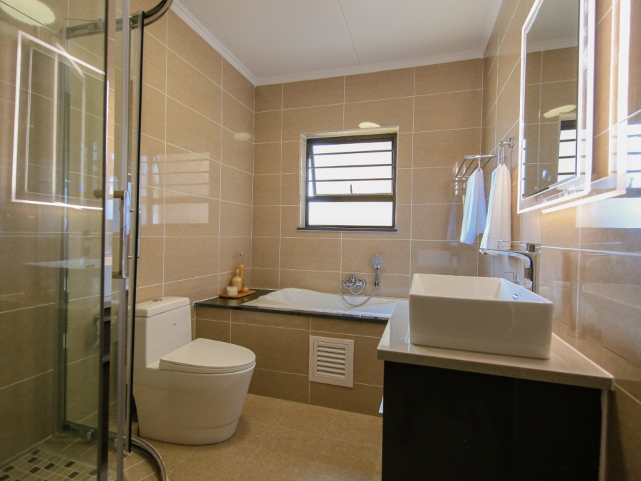 To Let 3 Bedroom Property for Rent in Blue Hills Gauteng