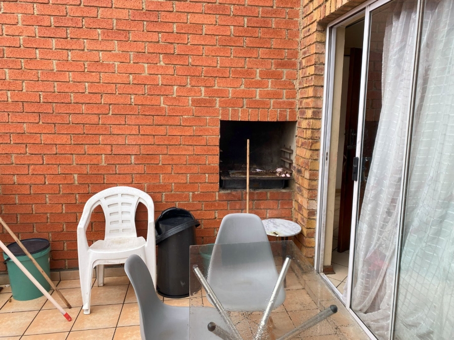 2 Bedroom Property for Sale in Halfway House Gauteng