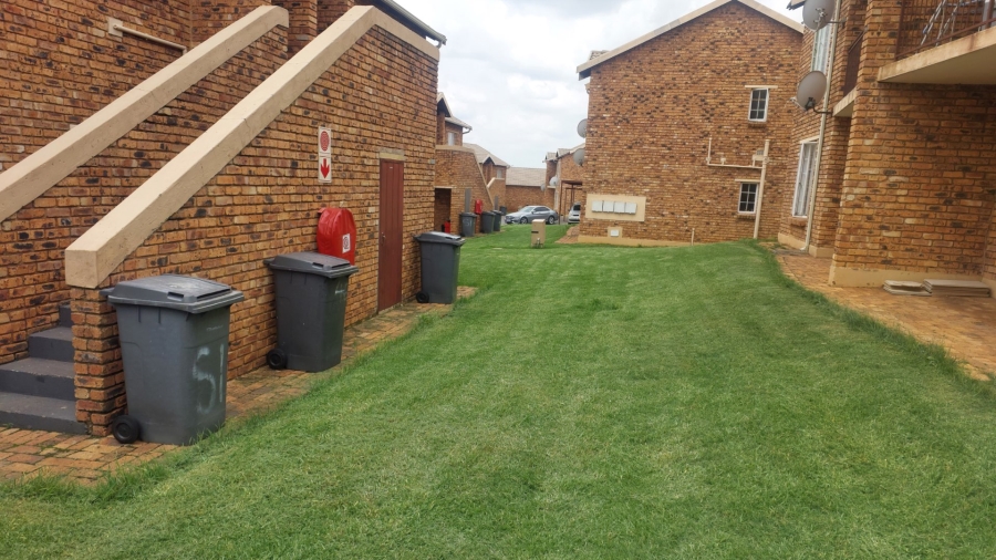 2 Bedroom Property for Sale in Chloorkop Gauteng