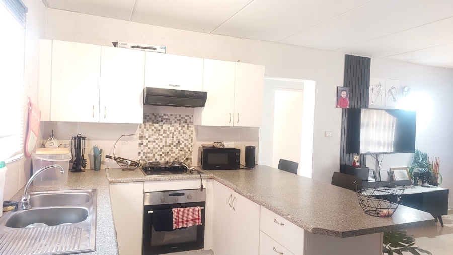 2 Bedroom Property for Sale in Chloorkop Gauteng