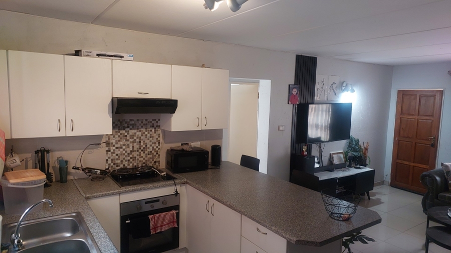 2 Bedroom Property for Sale in Chloorkop Gauteng