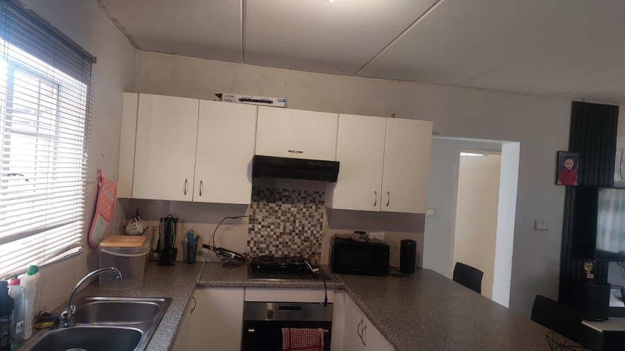 2 Bedroom Property for Sale in Chloorkop Gauteng