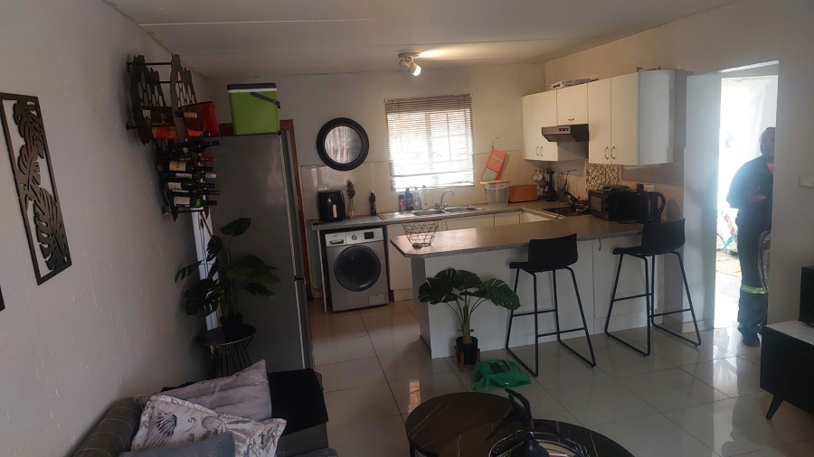 2 Bedroom Property for Sale in Chloorkop Gauteng